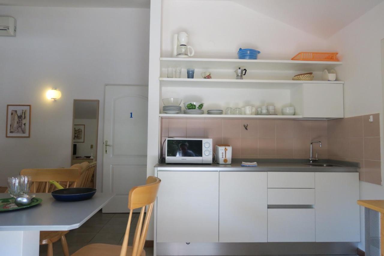 Apartman Number 9 ロヴィニ エクステリア 写真